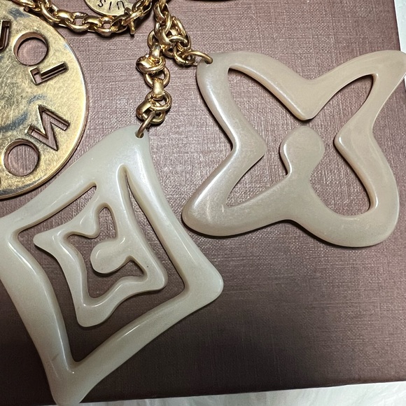 Louis Vuitton Women's Keychain/Bag Charm Beige Brown Gold with Box & Dust Bag - Picture 11 of 17